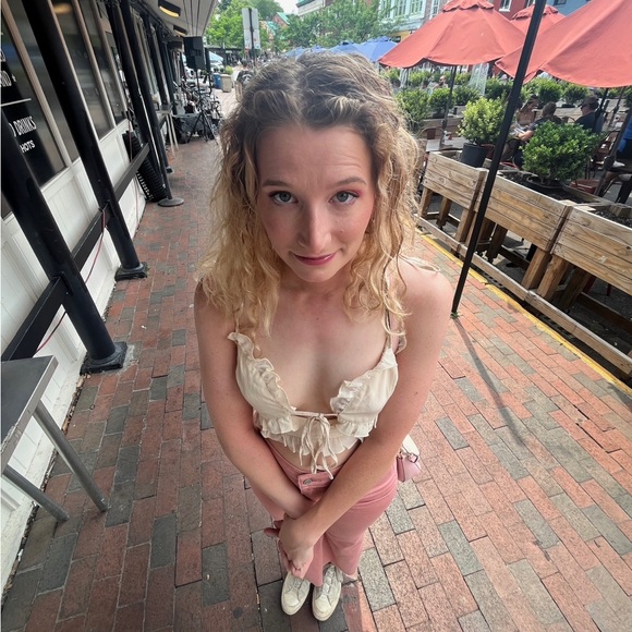 Meet your Posher, Malia - Picture 5 of 5